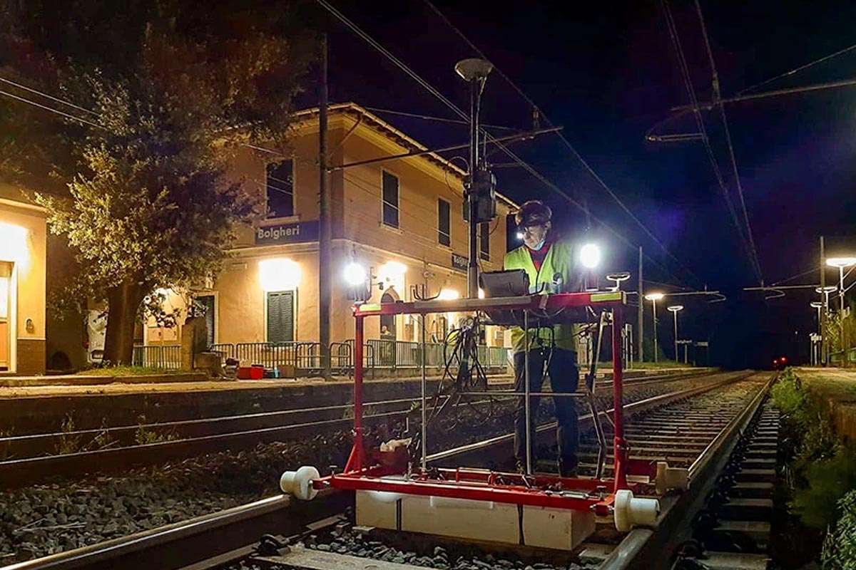 Rilievo GPR su sede ferroviaria con carrello dedicato in fascia oraria notturna
