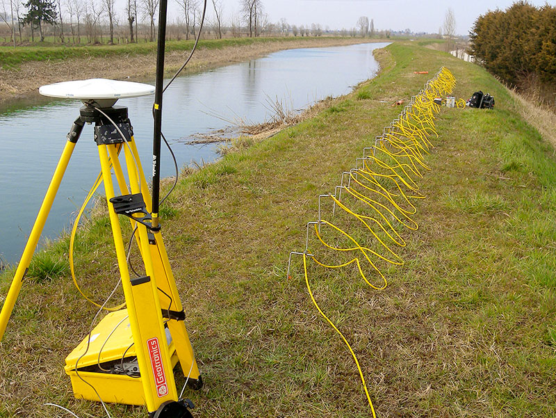 Ricevitore GNSS per la georeferenziazione centimetrica dei rilievi geofisici lungo un argine